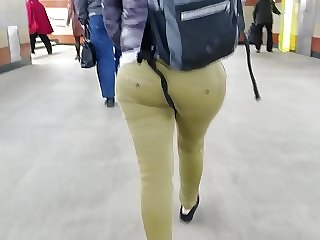 PAWG ass in action
